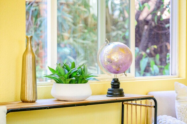 Building Photo - 5476 Summerfield Dr