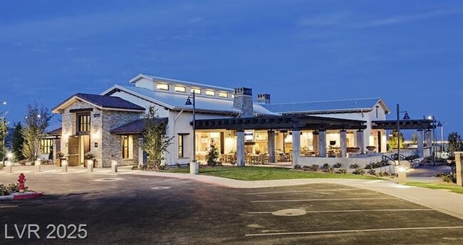Building Photo - Stunning 3 Bedroom in Skye Canyon Master P...
