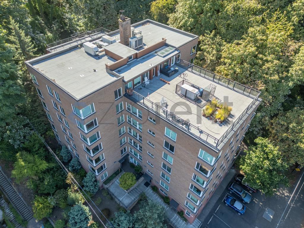 Building Photo - Unit 401