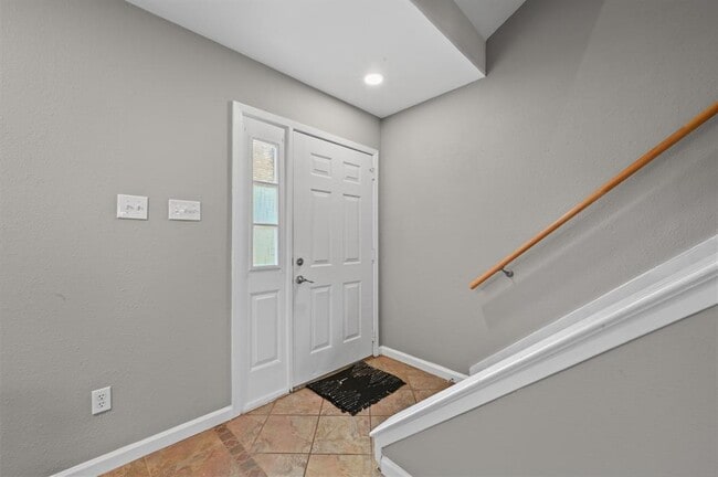 Building Photo - 8400 Jamestown Dr