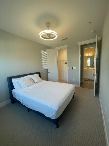 Building Photo - 2850 Lumin Ct