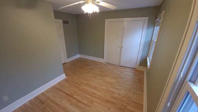 Building Photo - 424 11th St