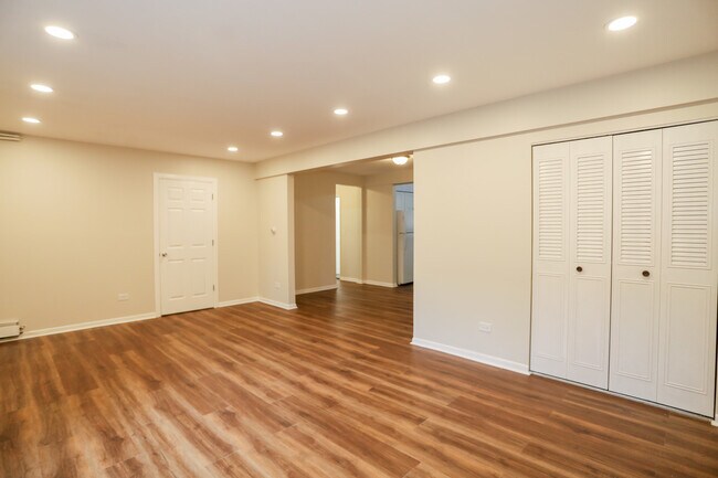 Building Photo - 9020 Lamon Ave