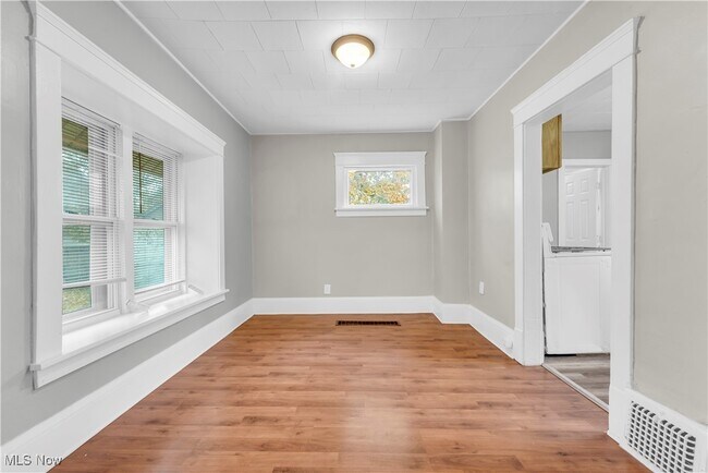 Building Photo - 1296 W Wilbeth Rd