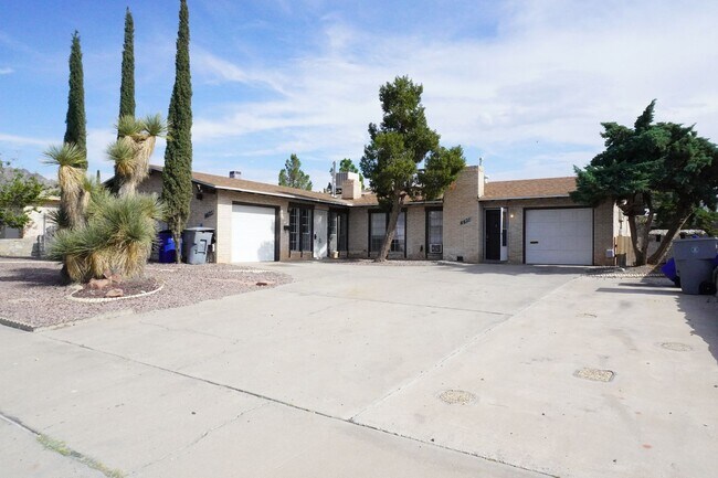 Building Photo - Beautiful Remodeled Duplex with 3 bed-1.5 bath in 79912