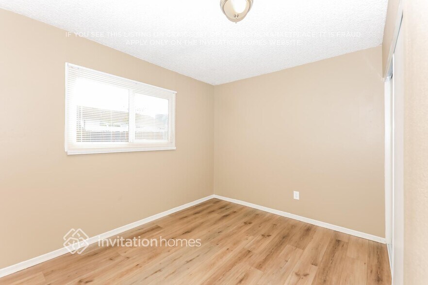 Building Photo - 10480 Hole Ave