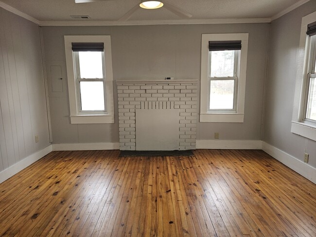 Building Photo - 2034 Jenkins Dairy Rd