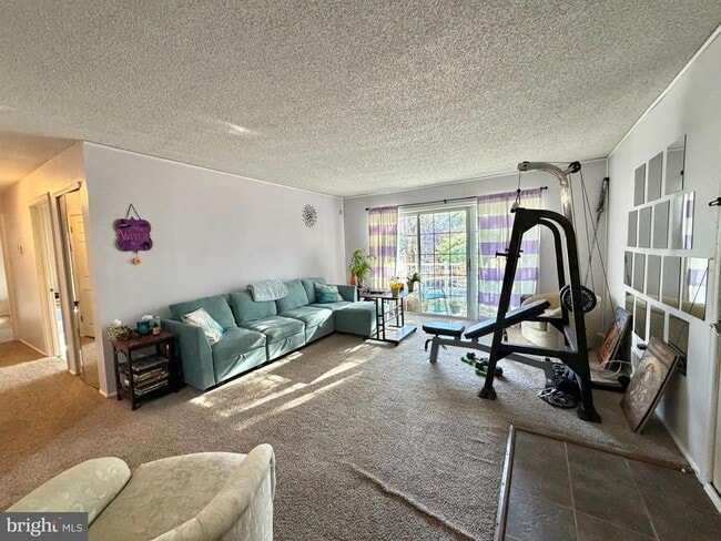 Building Photo - 82 Versailles Ct