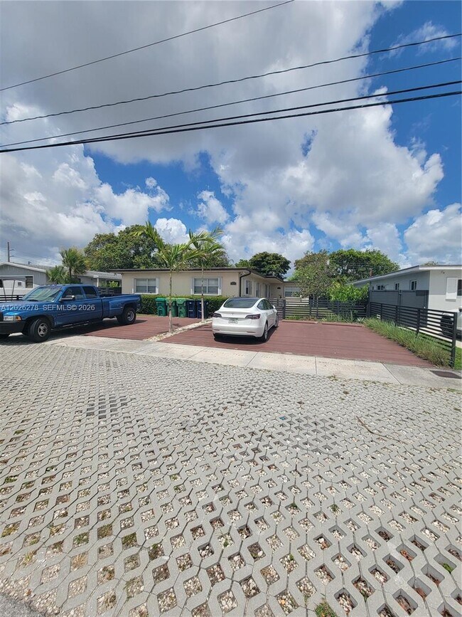 Building Photo - 1052 SW 79th Ave