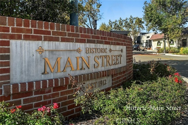 Building Photo - 18558 Oaklawn Ln