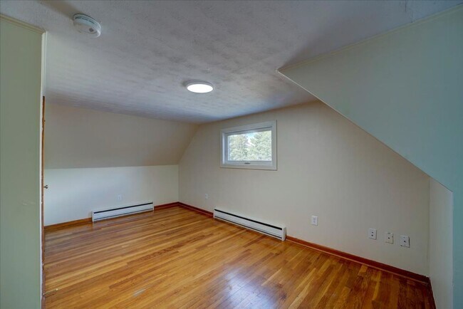 Building Photo - 3 Bedroom Apartment in Burlington VT Avail...