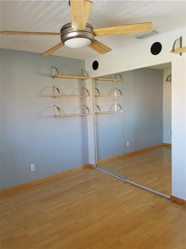 Building Photo - 1159 SE 6th Ct