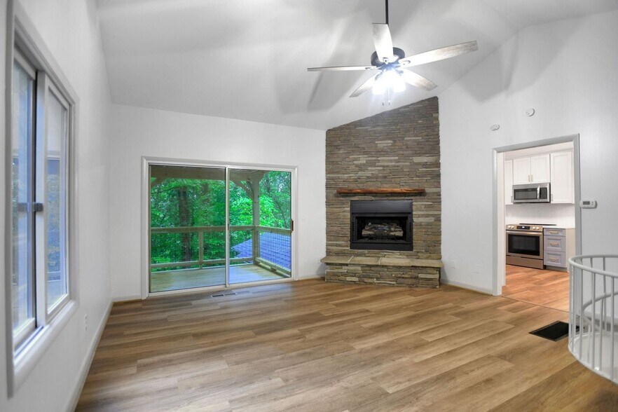Building Photo - 235 Fox Trot Ln