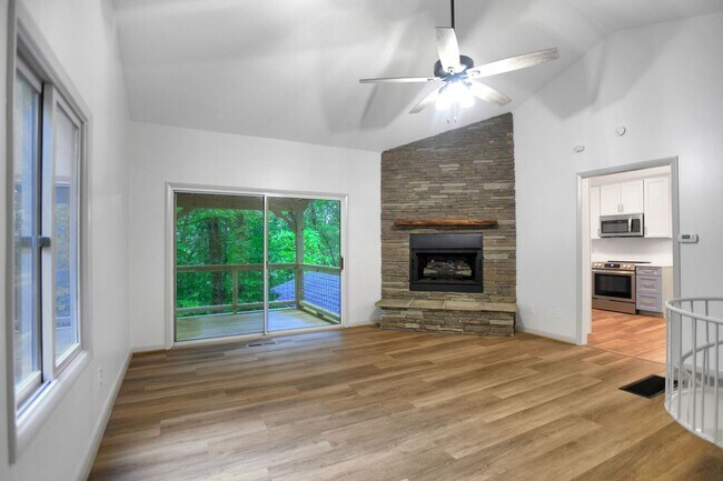 Building Photo - Charming 2BR House in Tryon
