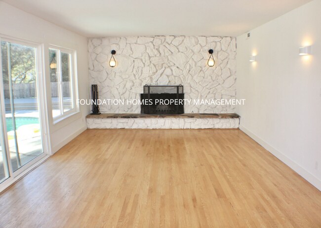 Building Photo - Dreamy Sleepy Hollow Single Story Mid-Cent...