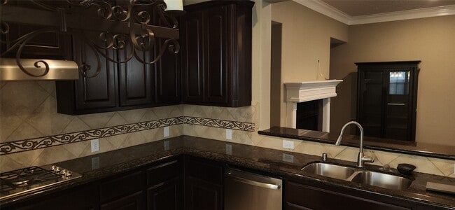 Building Photo - 11614 Royal Oaks Crossing