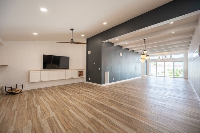 Building Photo - European-inspired Mid-Century Henderson Home!