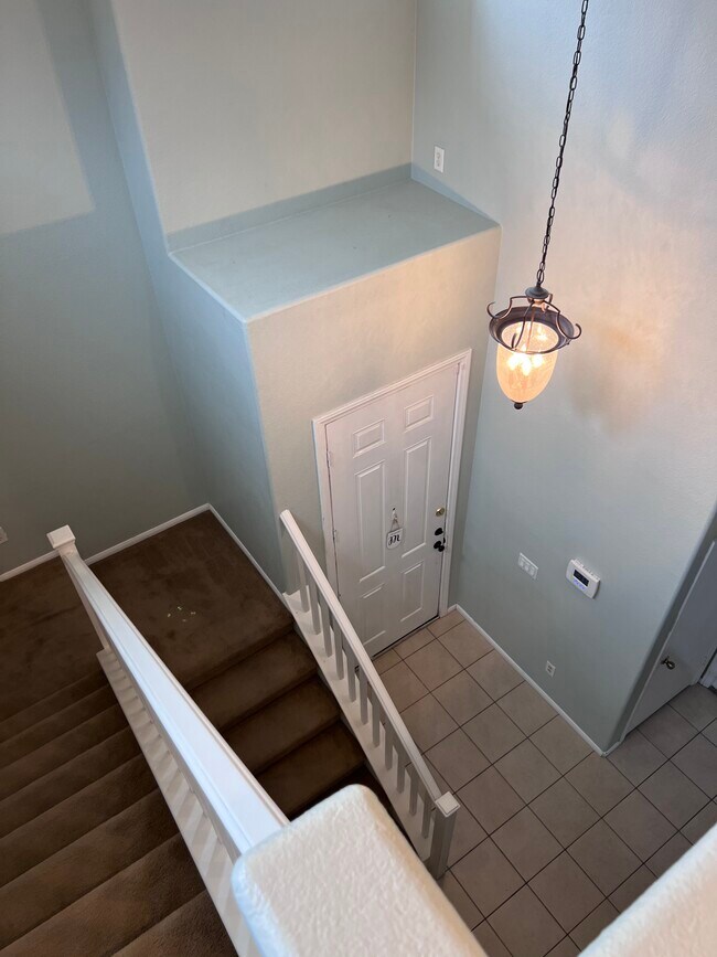 Building Photo - 1927 Silver Crest Ct