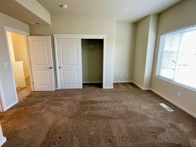 Building Photo - Villebois Townhome with Access to the Sparrow Creek Community Center