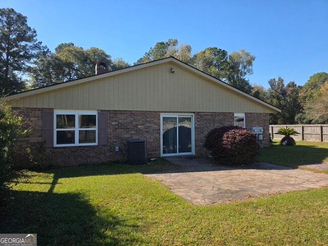 Building Photo - 310 W 5th St