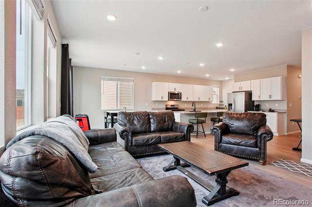 Building Photo - 4140 Lake St