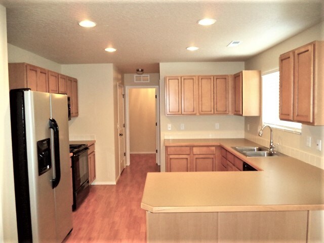 Building Photo - 9162 W Alderberry Dr