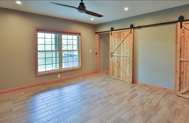 Building Photo - 1776 N Royal Oaks Dr