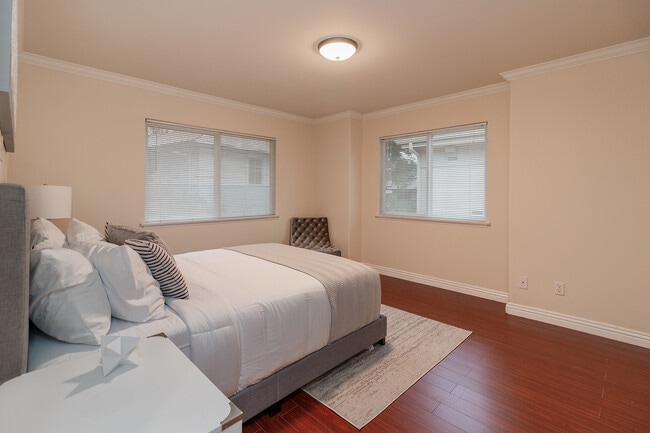 Building Photo - 3689 S La Cienega Blvd