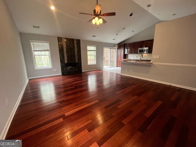 Building Photo - 865 Riverside Walk Crossing NE