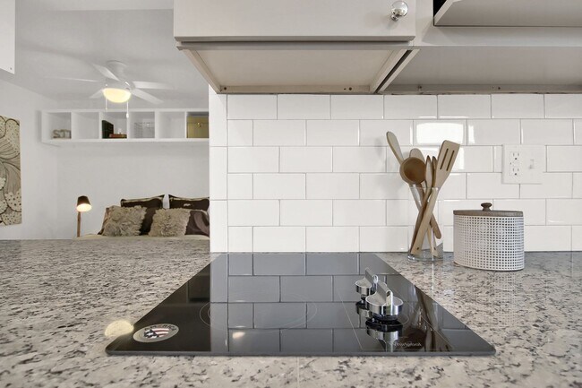 Building Photo - Slick Southampton Studio
