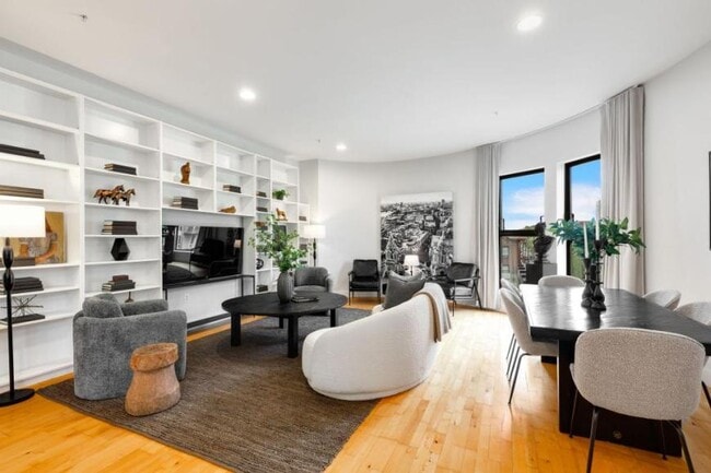 Building Photo - 2 bedroom in Seattle WA 98122