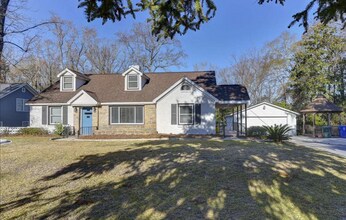 Building Photo - Historic Earlewood Neighborhood Gem: 3-Bed...