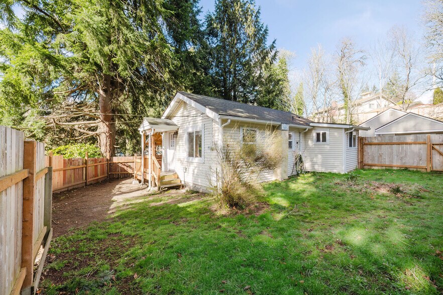 Building Photo - 3810 valley drive