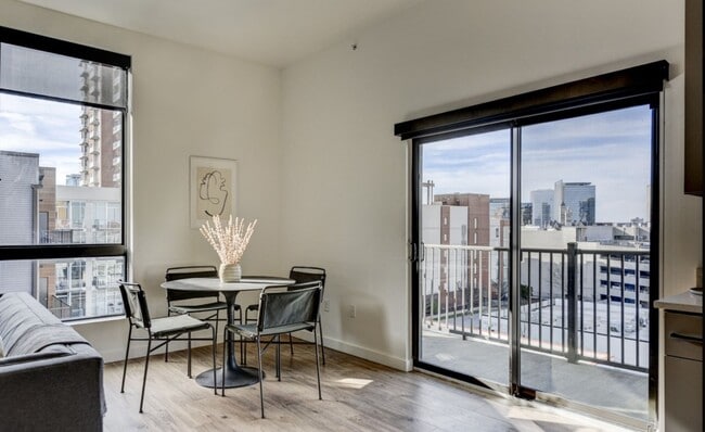 Building Photo - Sleek 1 Bedroom Condo walkable to all things in The Gulch