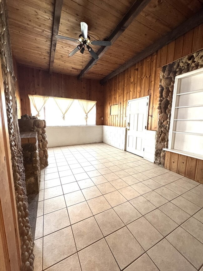 Building Photo - 624 N Wentz St