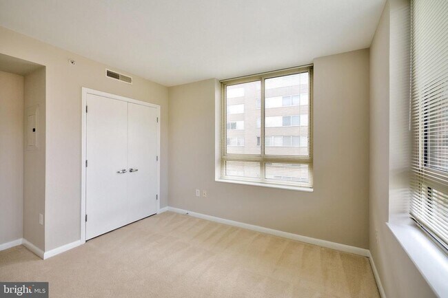 Building Photo - 355 I St SW