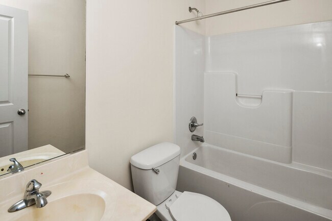 Building Photo - 144 Midland Rd