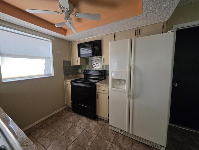 Building Photo - 2052 Deltona Blvd