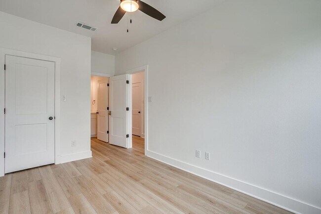 Building Photo - 2345 Benbrook Blvd