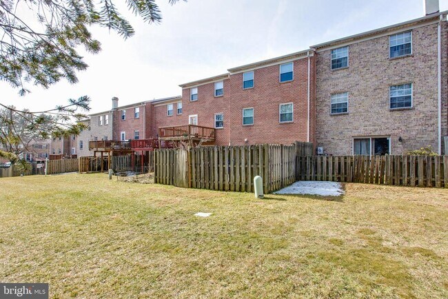 Building Photo - 3570 Lowlen Ct