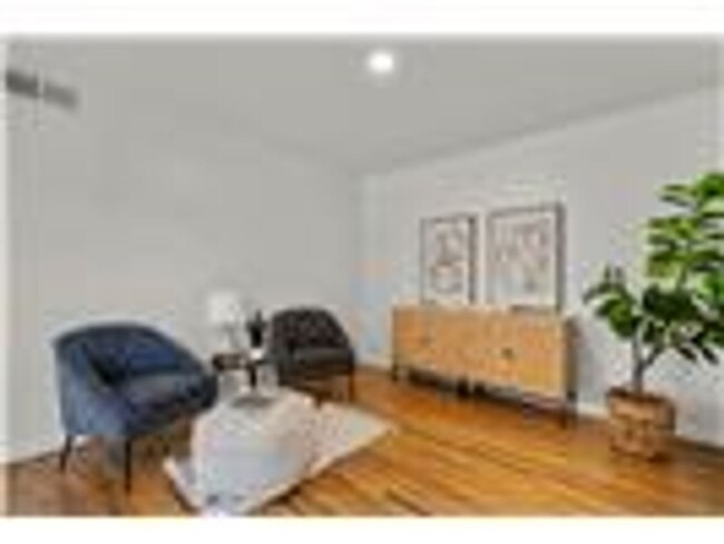 Building Photo - Beautifully Renovated 3-Bed, 2-Bath Home i...