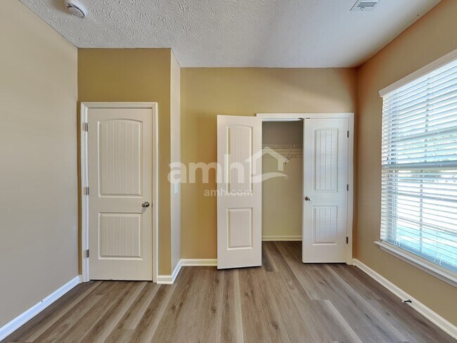 Building Photo - 115 Otter Glen Dr