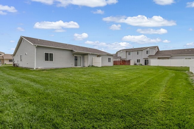 Building Photo - Charming 3-Bedroom Home in a Prime Location