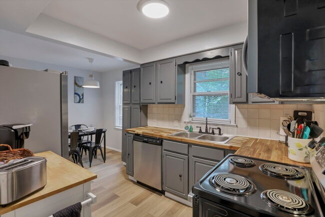 Building Photo - 1275 E Weber Rd