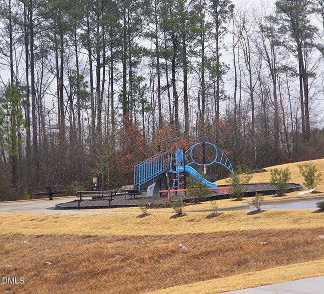 Building Photo - 404 White Oak Gdn Wy