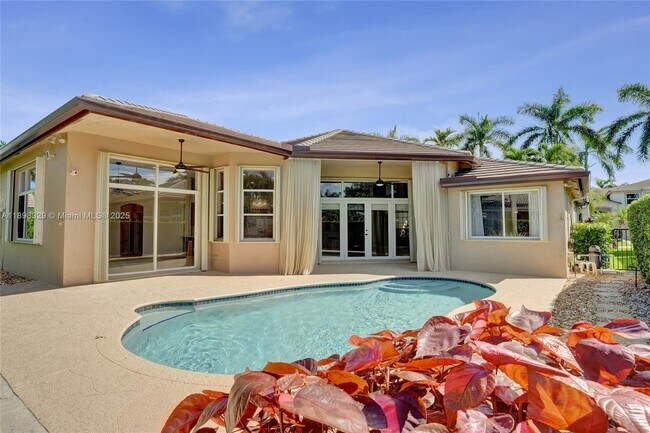 Building Photo - 2553 Jardin Manor