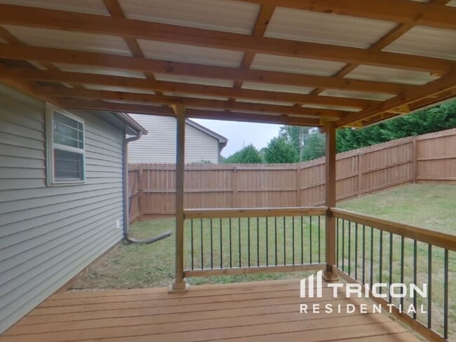 Building Photo - 205 Terilyn Ct