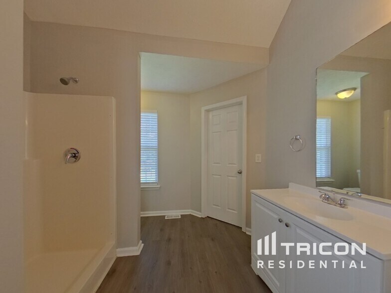 Building Photo - 6821 Hickory Hollow Dr