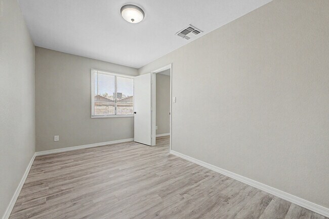 Building Photo - Single Family