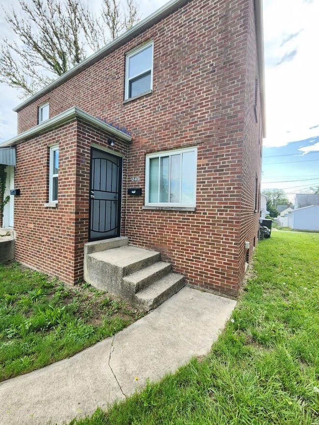 Building Photo - 740 S Harris Ave
